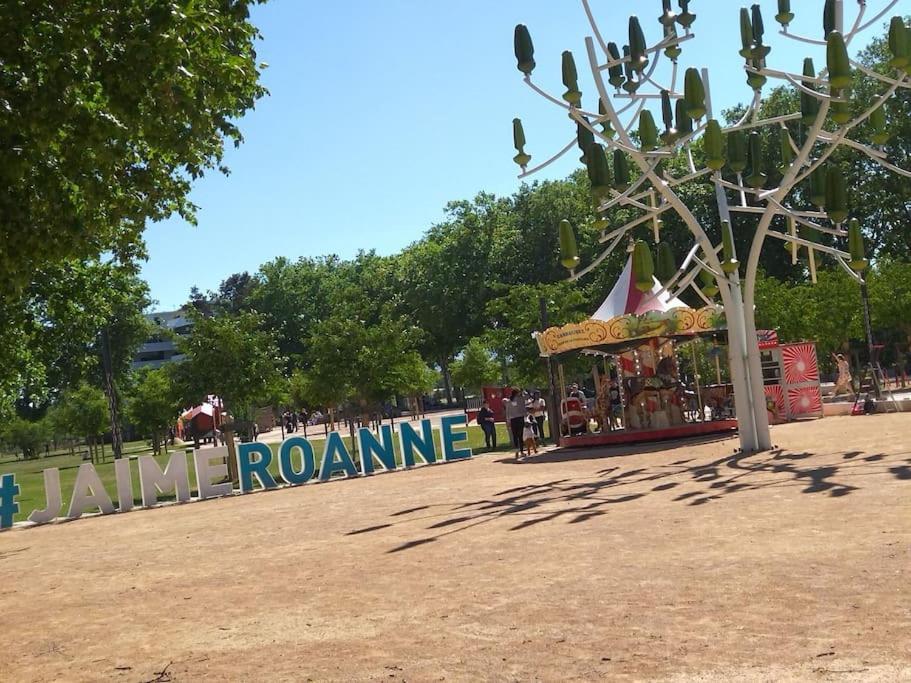 Studio Sympa Avec Petit Dejeuner Entre Canal Et Loire Roanne Eksteriør bilde