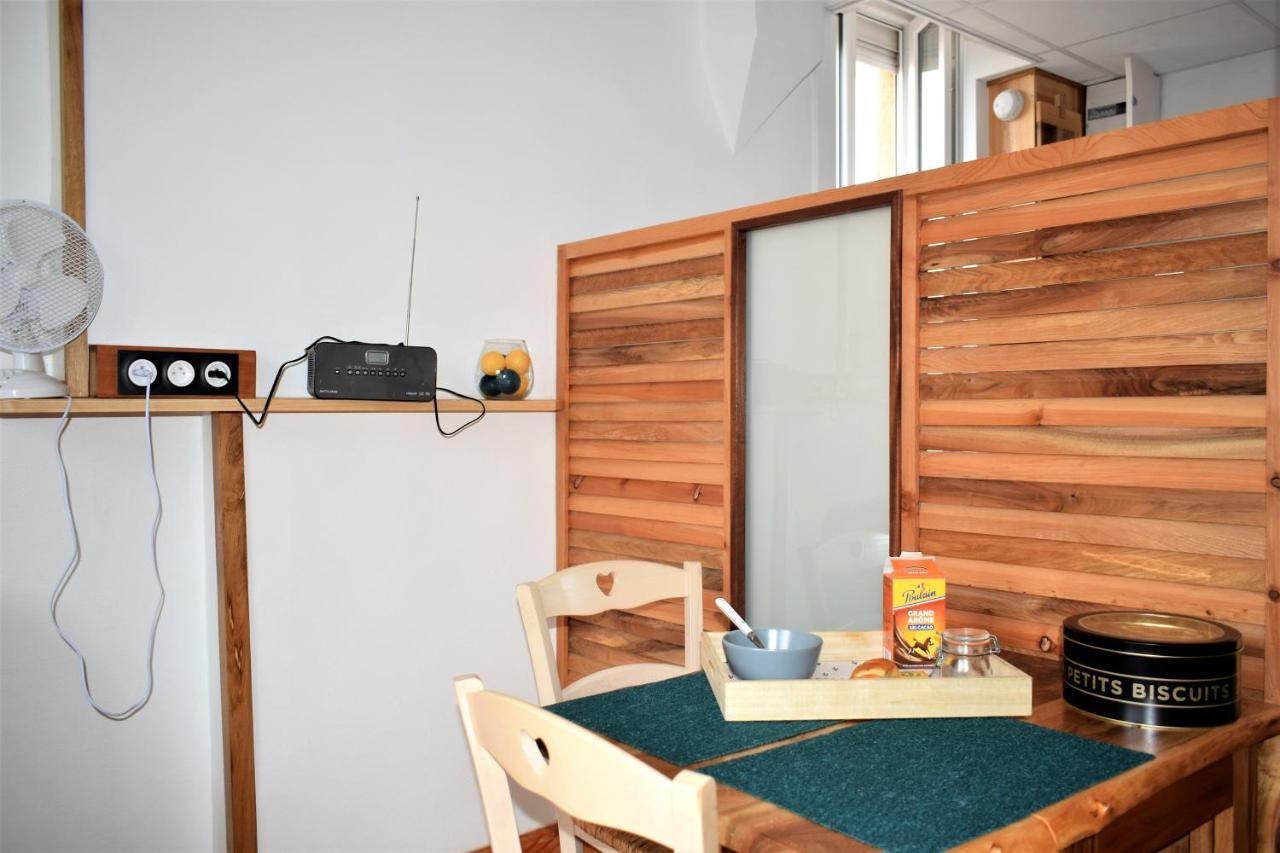Studio Sympa Avec Petit Dejeuner Entre Canal Et Loire Roanne Eksteriør bilde